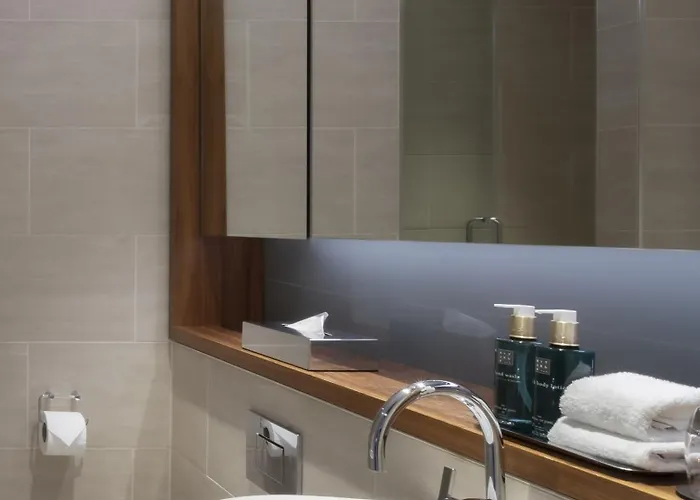 Clayton WallHotel Londra